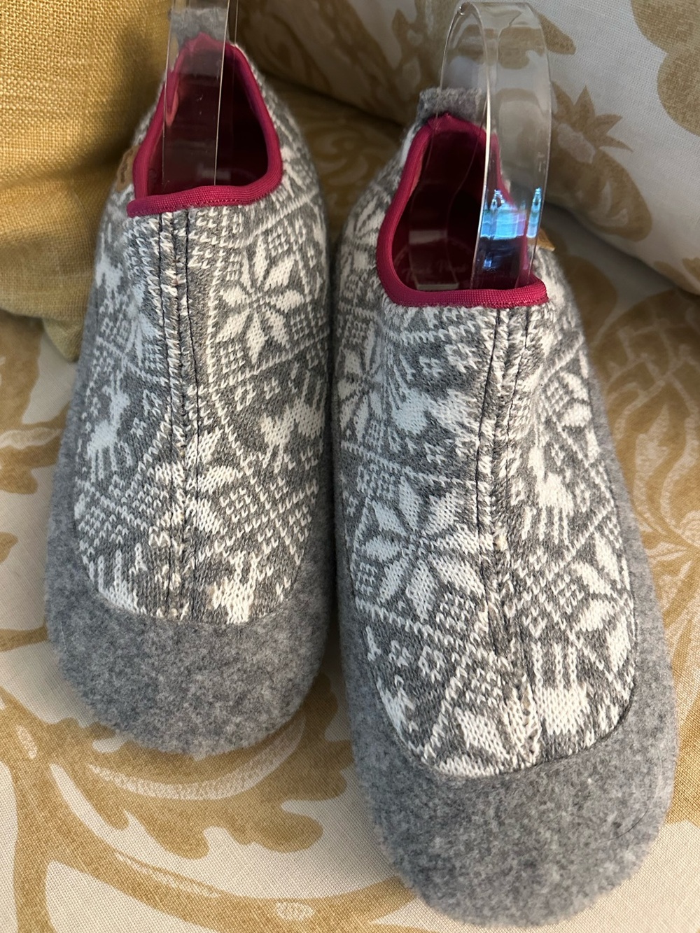 NWOT Toni Pons Slippers